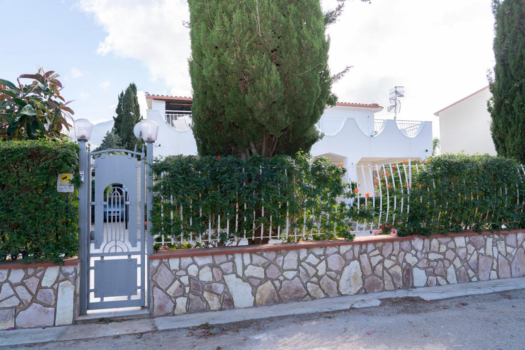 Villa Claudia E Simone Карини Номер фото